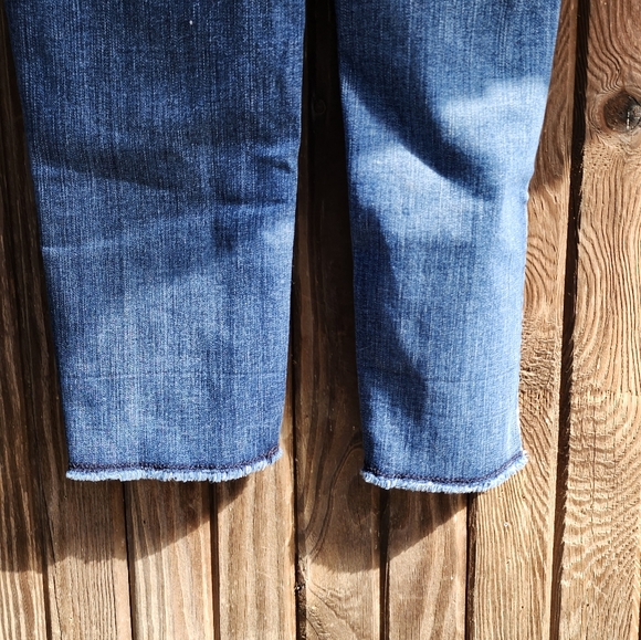 Maurices Ladies Cropped Jeans - Picture 5 of 7